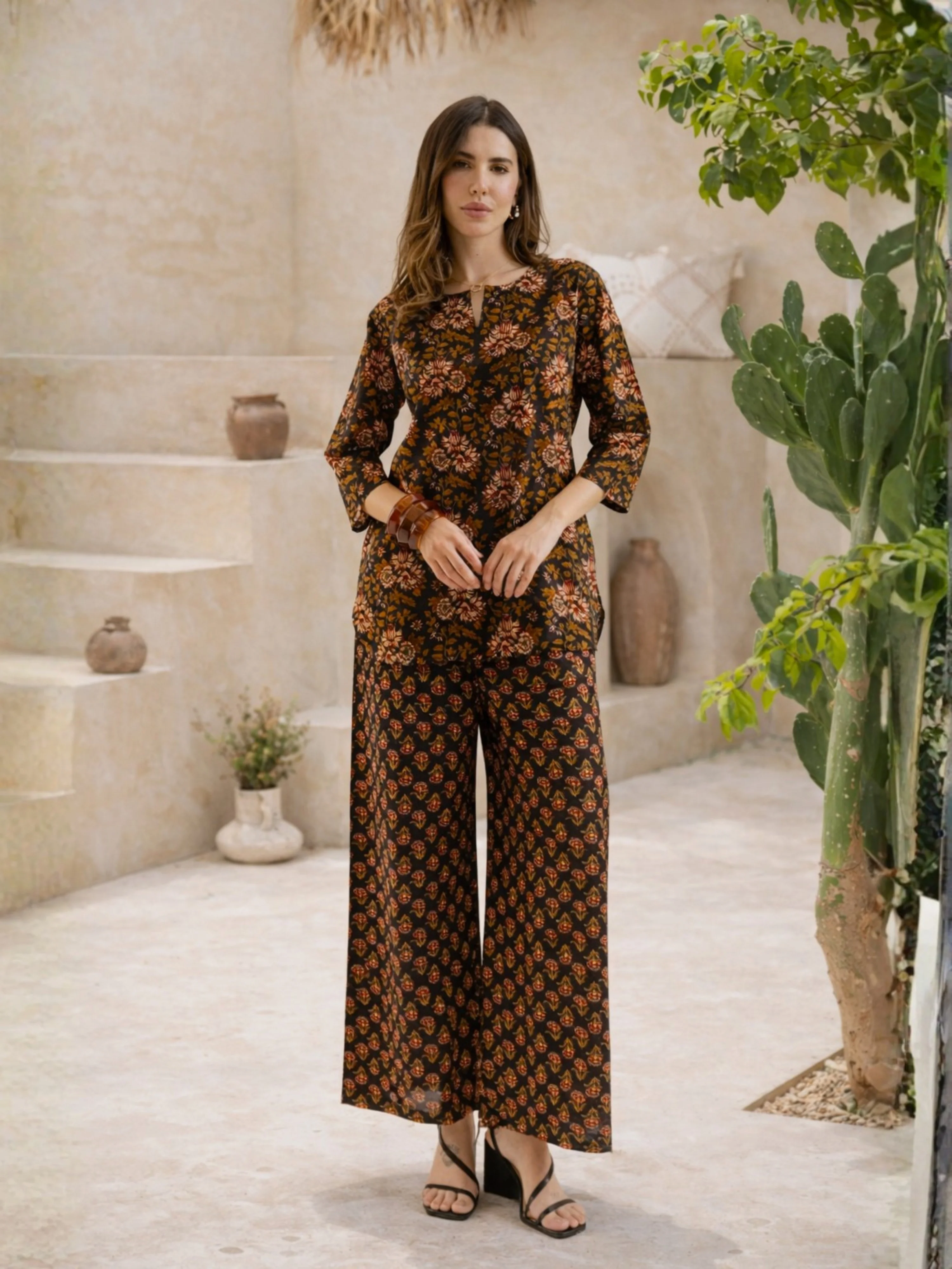Black Abstract floral Pure Cotton Round neck Co-ord set - Image 4