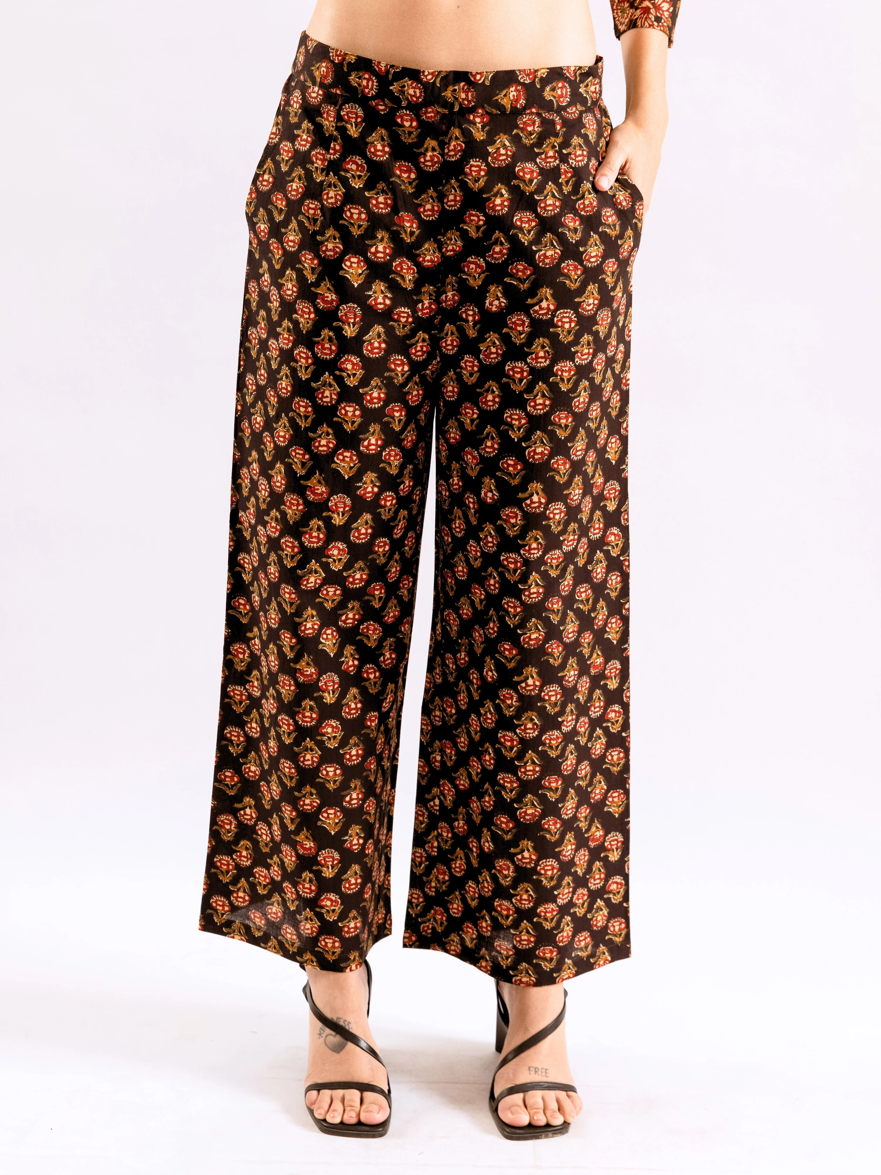 Black Abstract floral Pure Cotton Round neck Co-ord set - Image 5