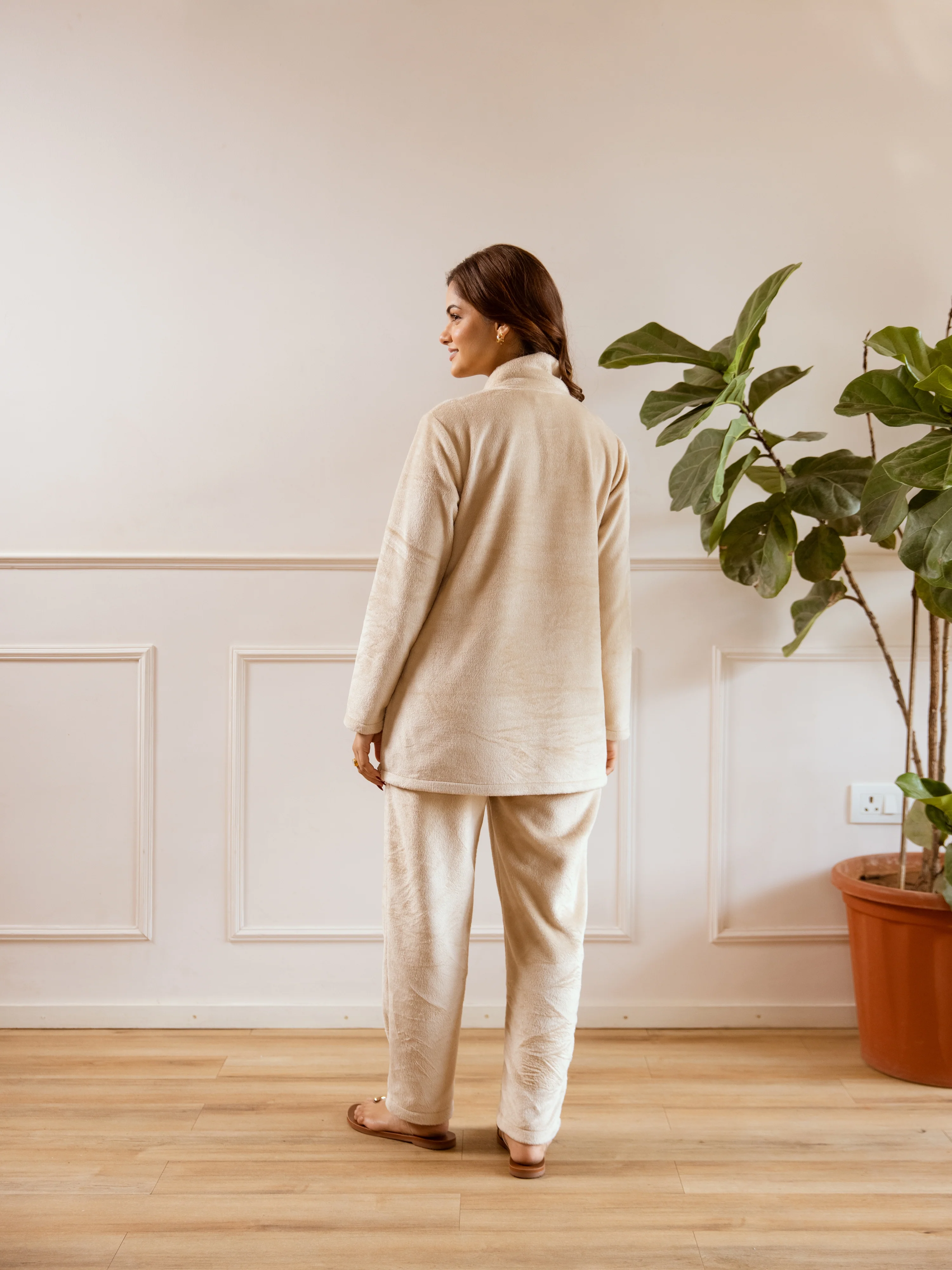 Cross Neck Super Soft Beige Woollen Set - Image 4