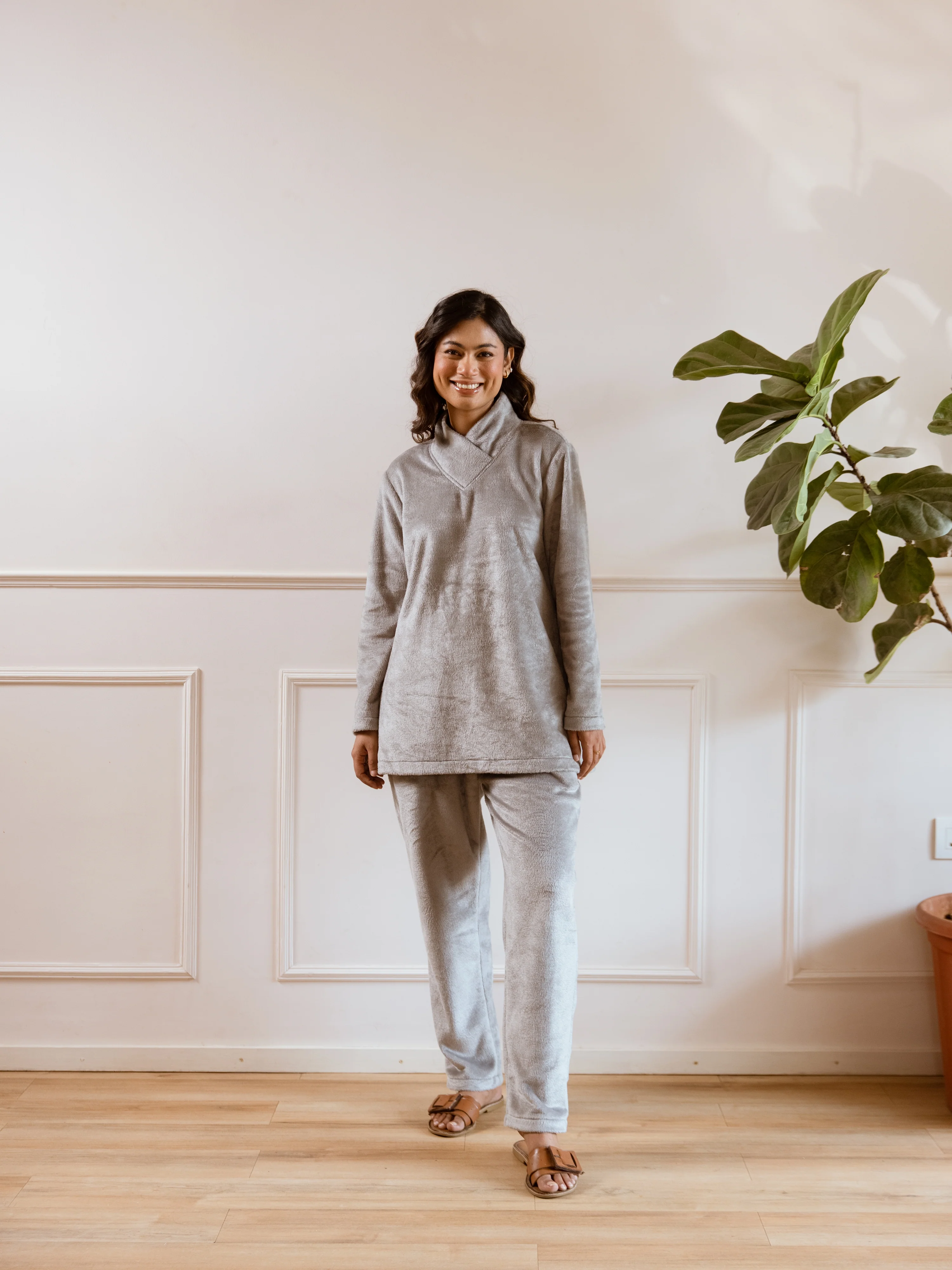 Cross Neck Super Soft Grey Woollen Set - Image 10