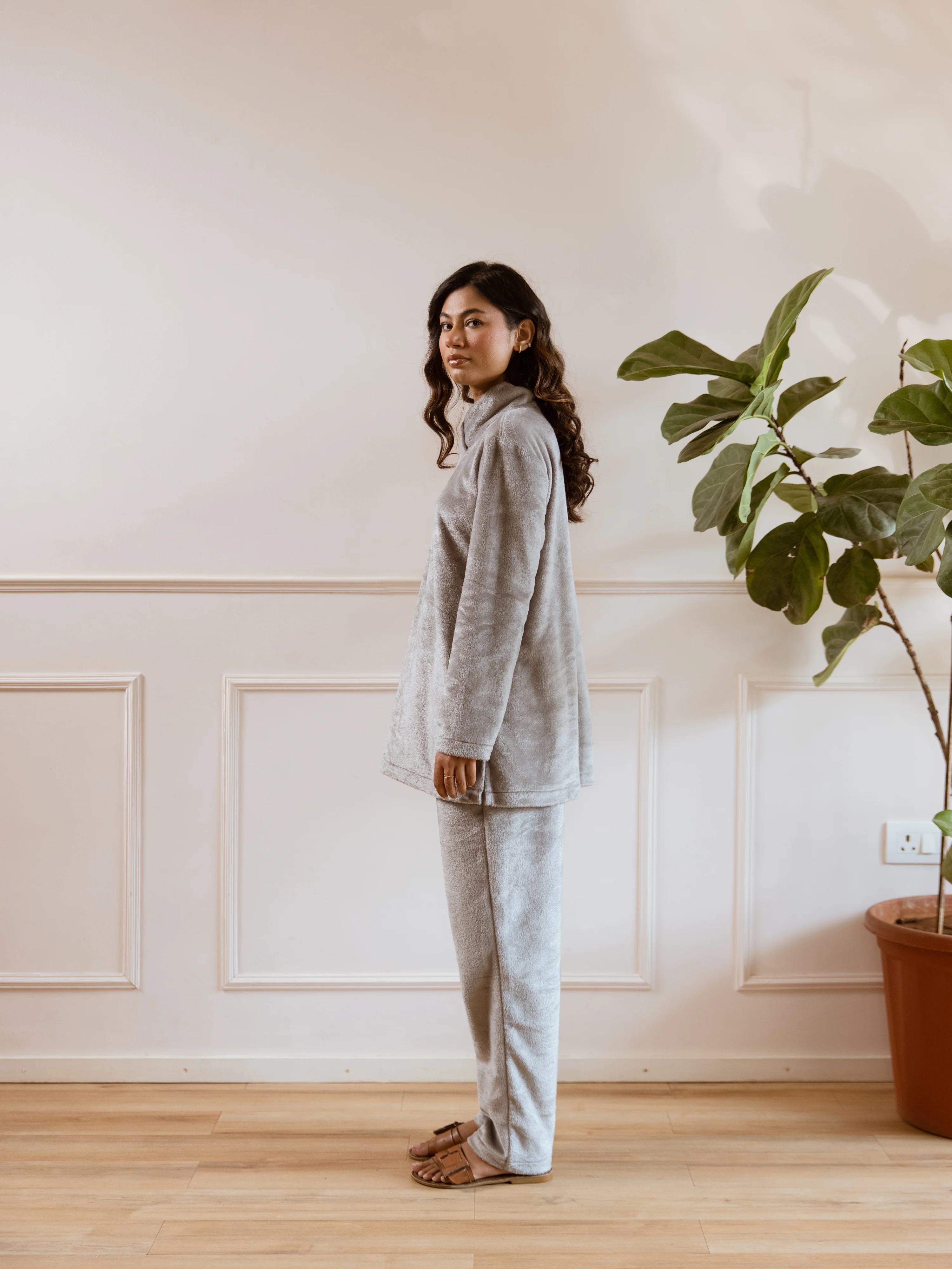 Cross Neck Super Soft Grey Woollen Set - Image 11
