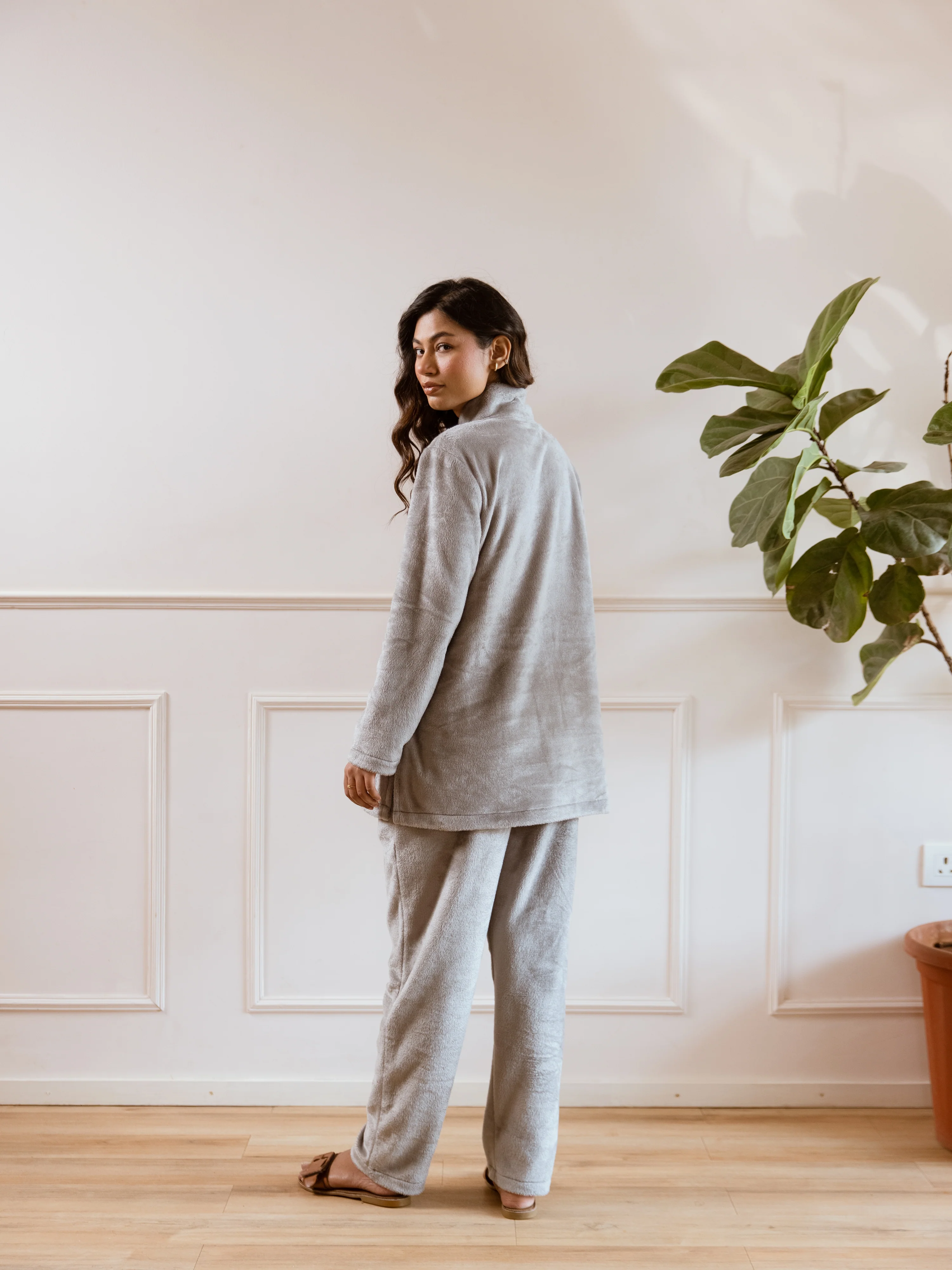 Cross Neck Super Soft Grey Woollen Set - Image 4