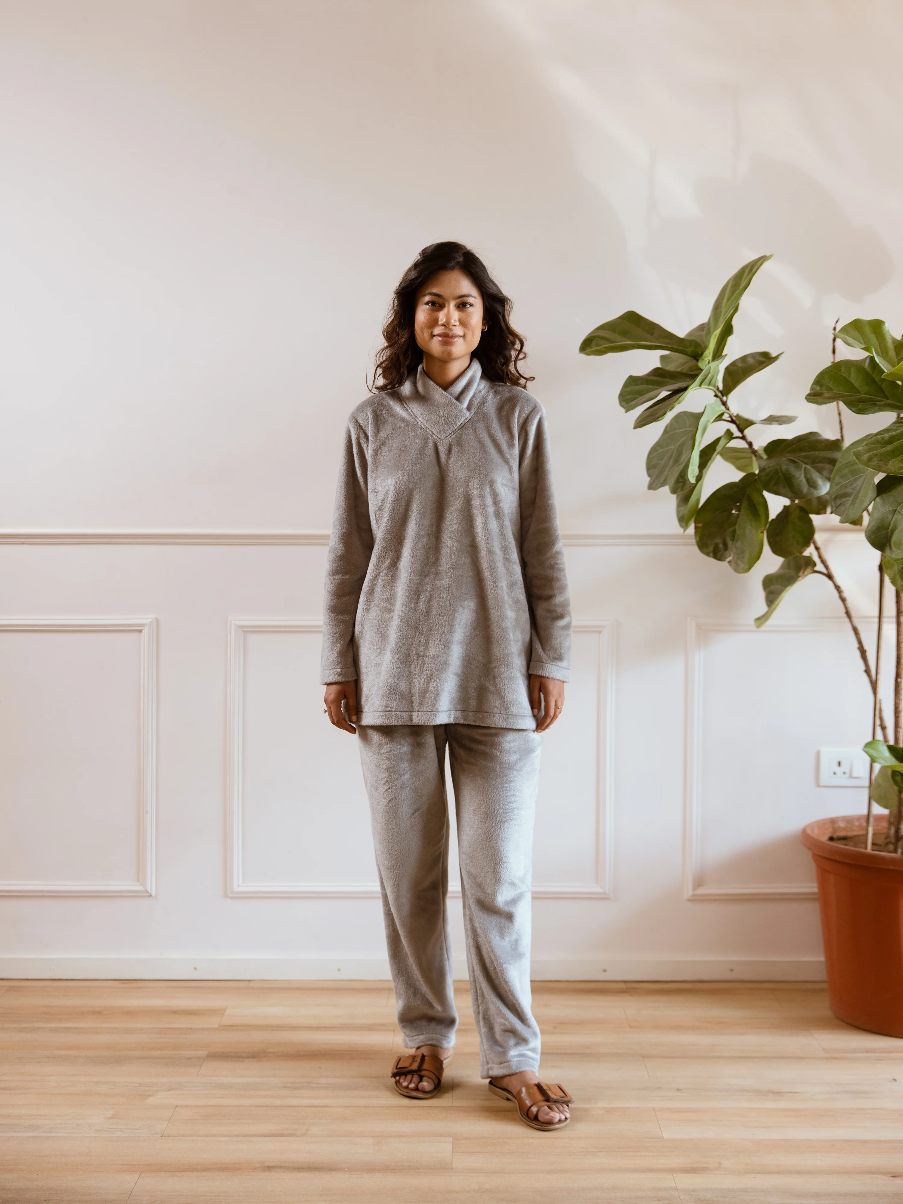 Cross Neck Super Soft Grey Woollen Set - Image 5