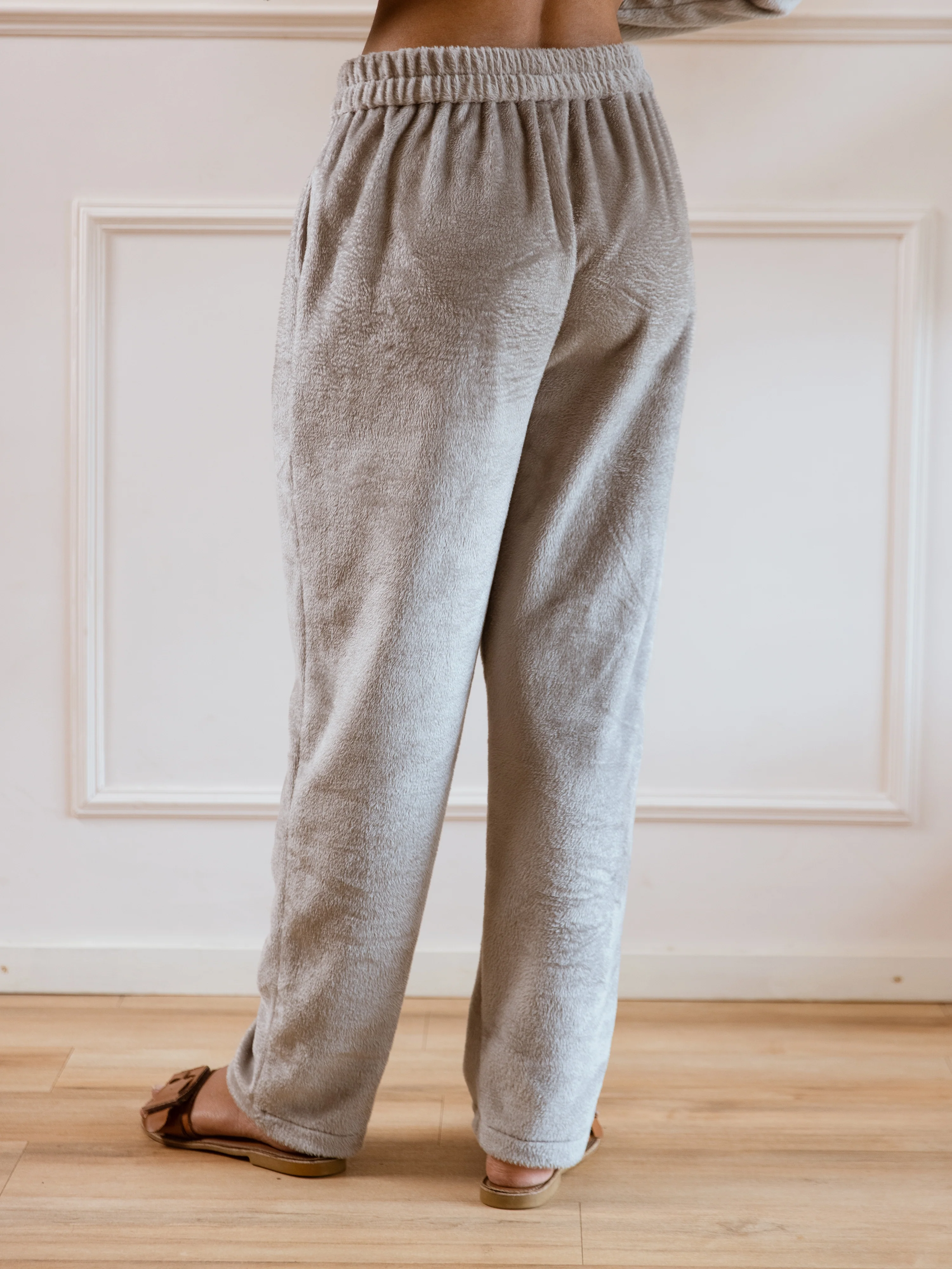 Cross Neck Super Soft Grey Woollen Set - Image 9