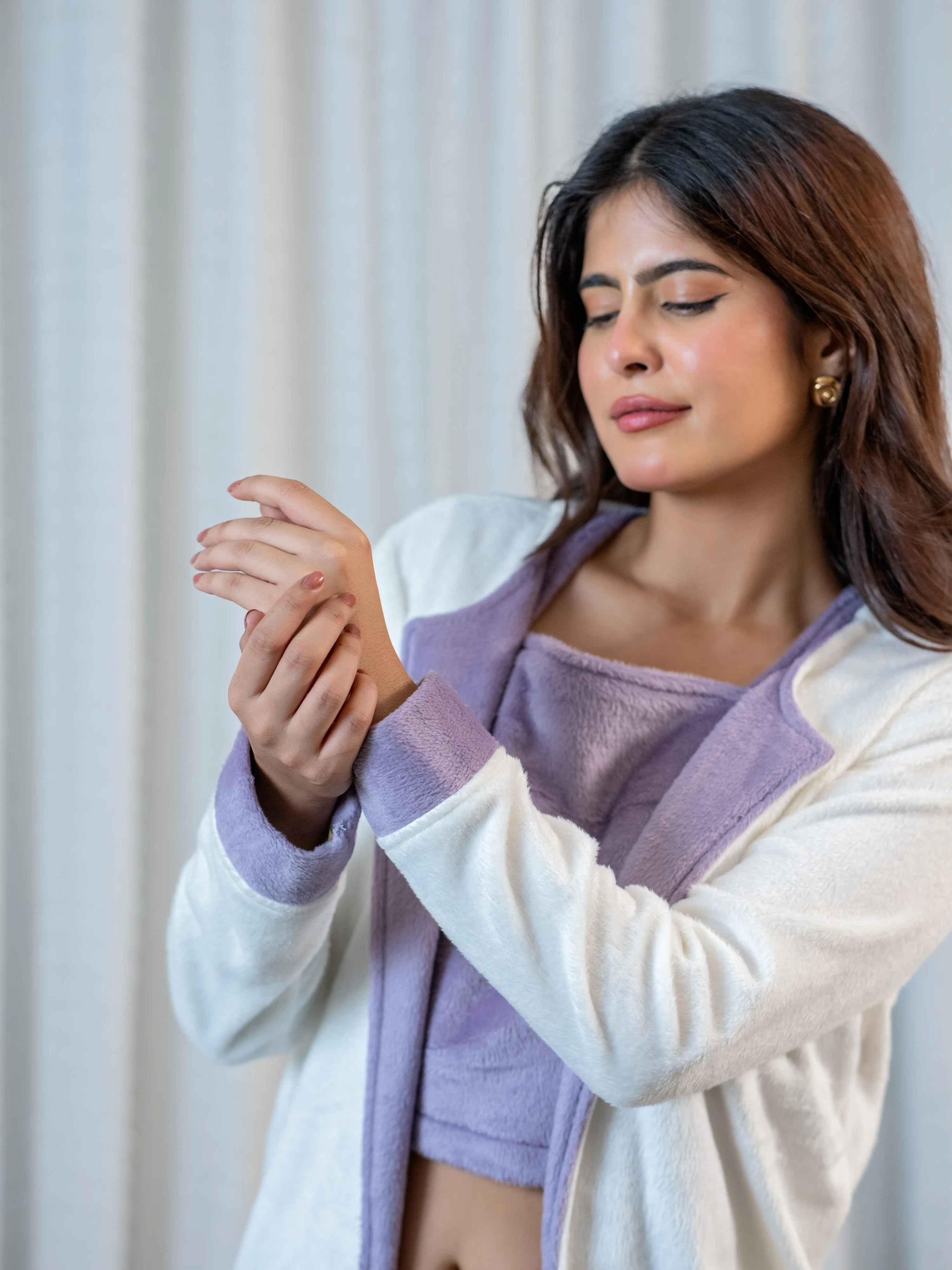 Lavender Super Soft Woollen Contrast Shrug Set - Image 5