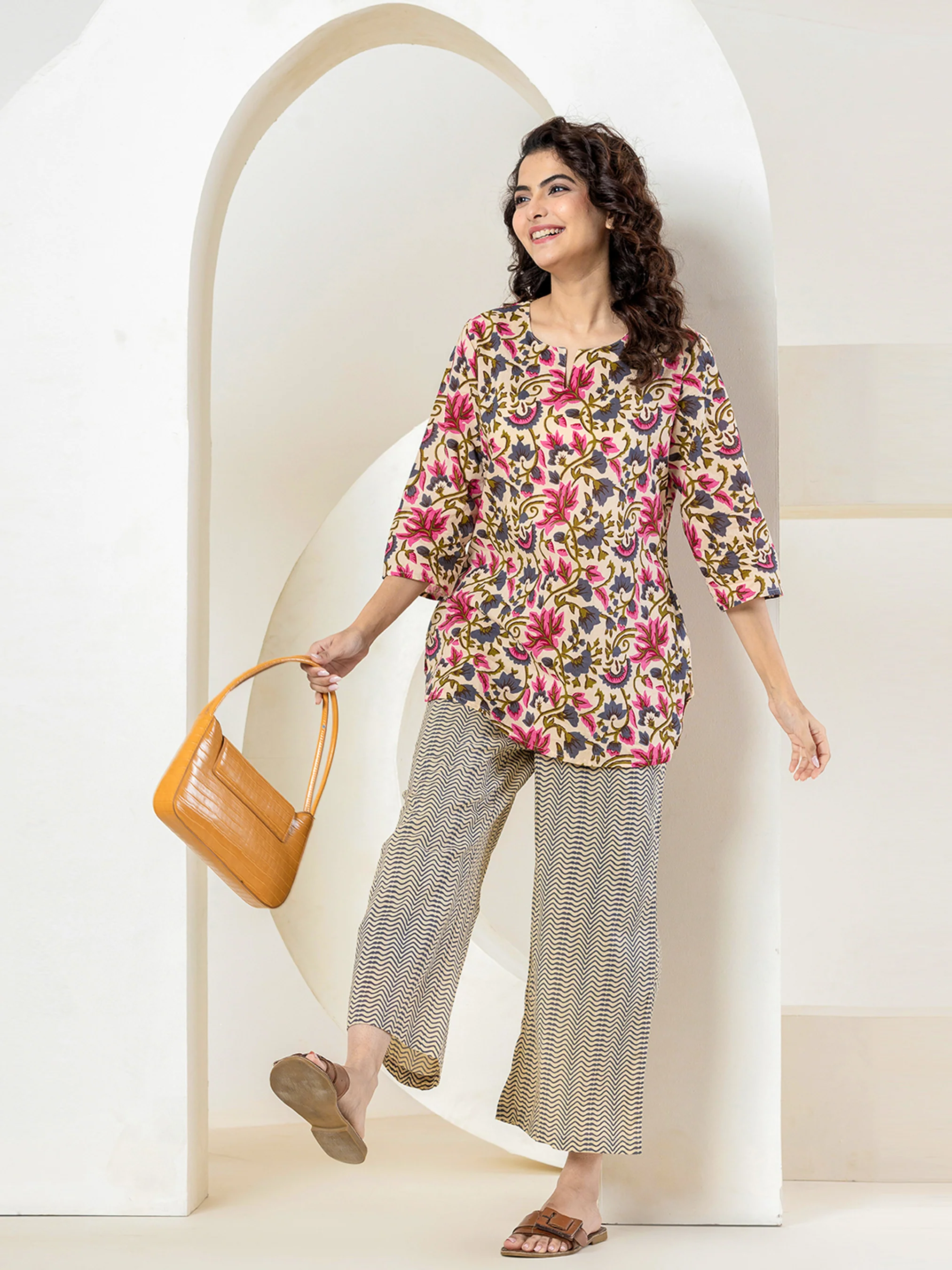 Offwhite Grey Pure Cotton Hand Printed Lounge Wear - Image 10