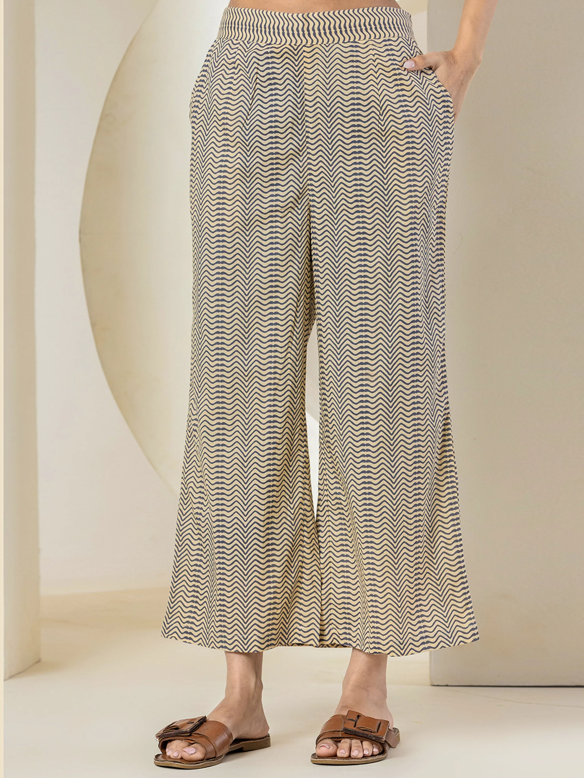 Offwhite Grey Pure Cotton Hand Printed Lounge Wear - Image 7