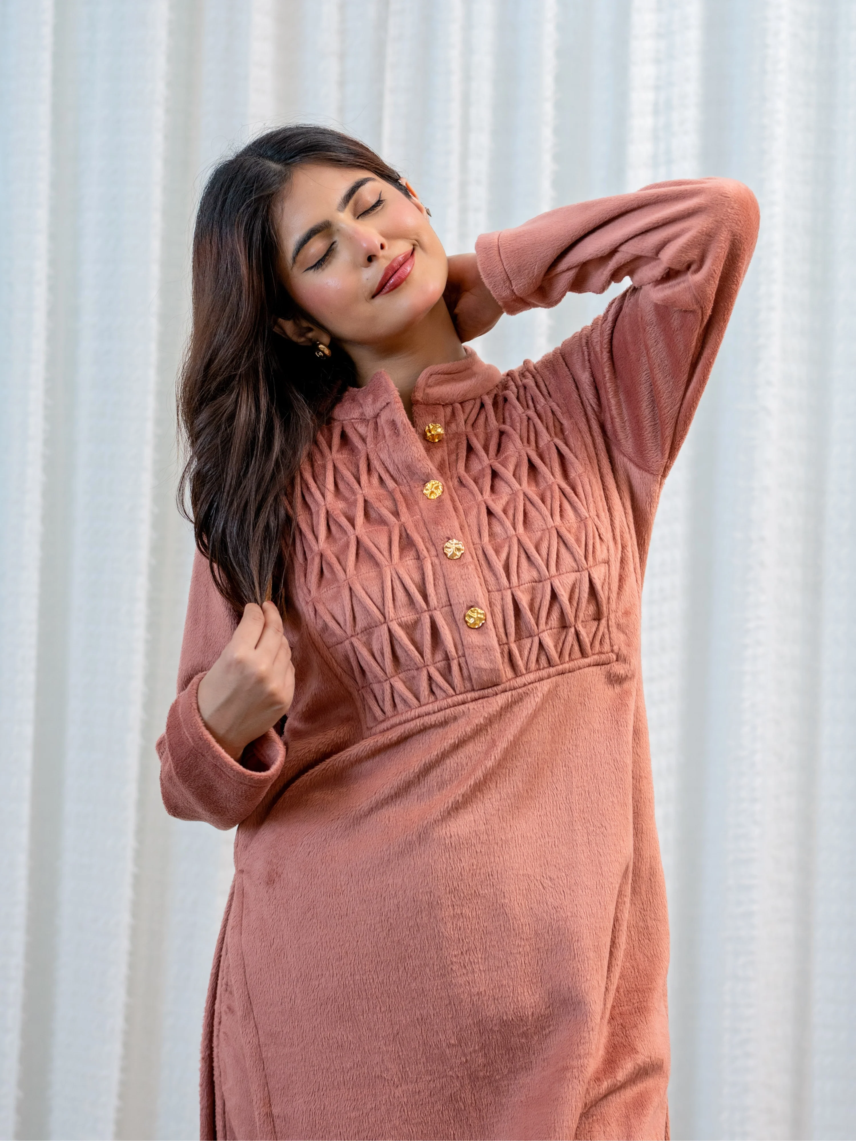 Super Soft Dusty Pink Pleated Long Kurta Woollen Set - Image 3
