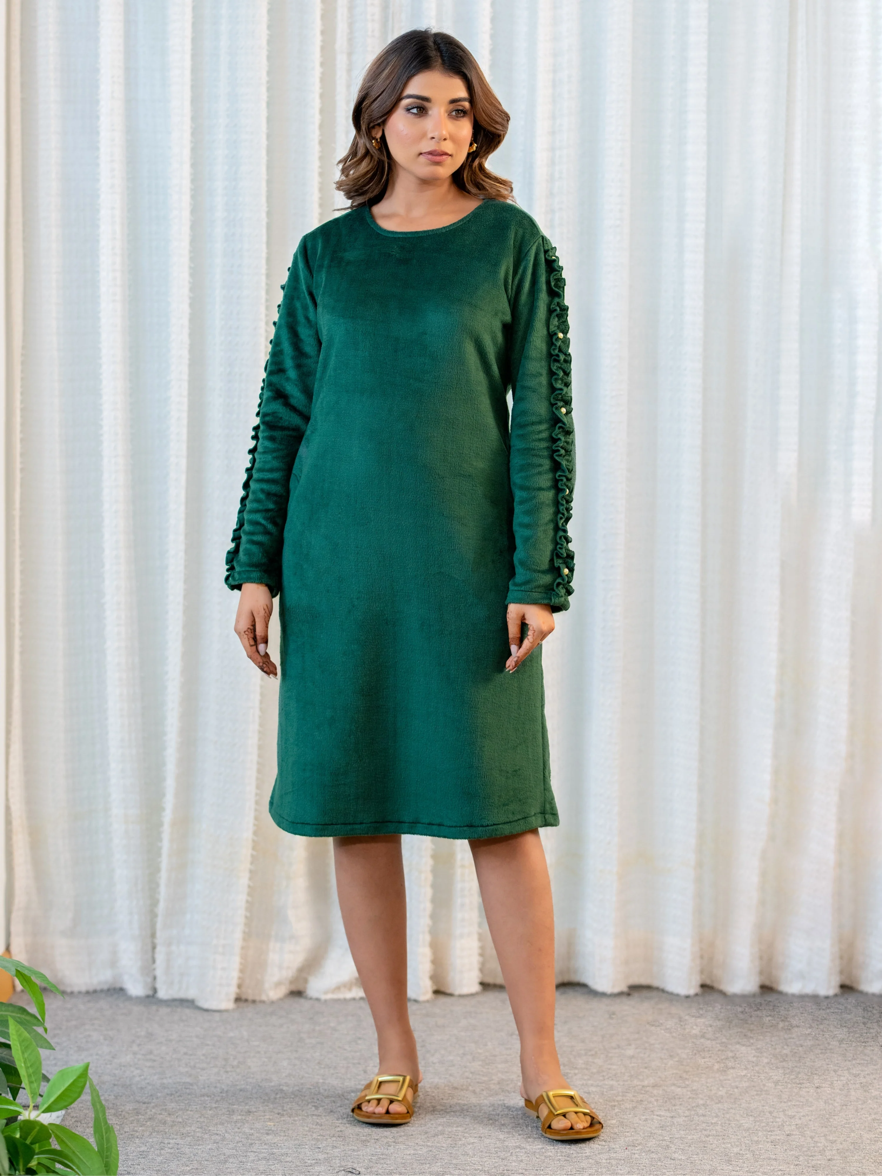 Super Soft Emeraled Green Woollen Ruffle Sleeve Midi Dress - Image 4